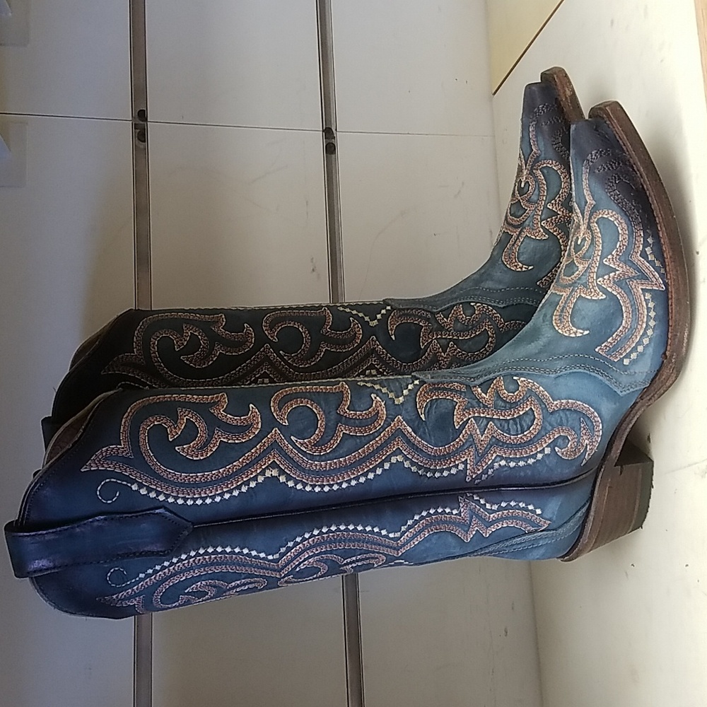 New Womens Circle G by Corral L5869